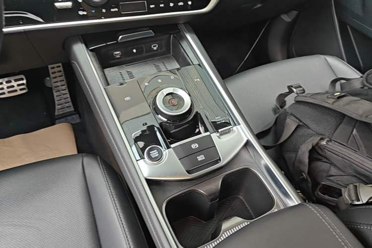 Used Kia Sportage (Chinese Domestic Model) 2023 2.0T Two-Wheel-Drive Prestige Edition Gear Lever