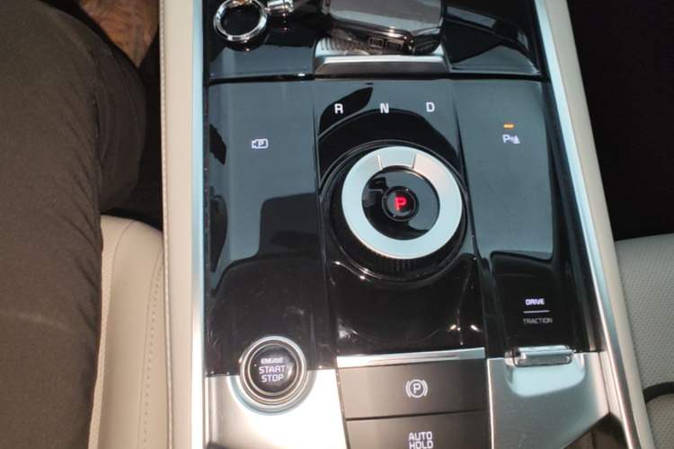 Used Kia Sportage (Chinese Domestic Model) 2023 2.0L HEV Two-Wheel Drive Prestige Edition Gear Lever
