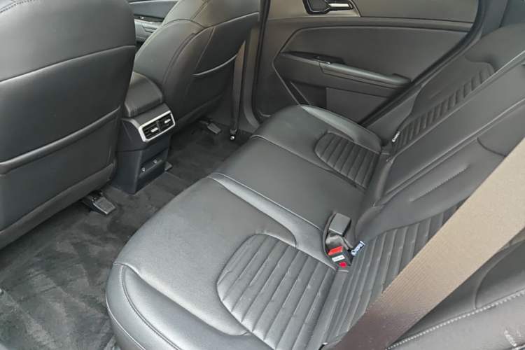 Used Kia Sportage (Chinese Domestic Model) 2023 2.0T Two-Wheel-Drive Prestige Edition Left Rear Seat