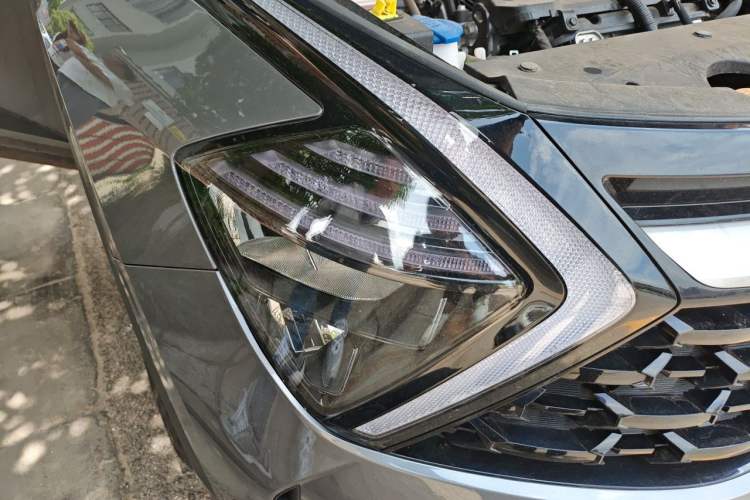 Used Kia Sportage (Chinese Domestic Model) 2023 1.5T Two-Wheel Drive Prestige Edition Right Front Headlight
