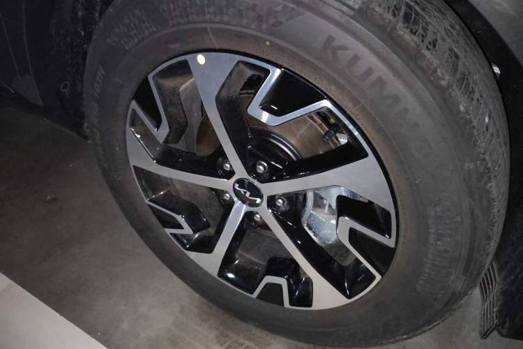 Used Kia Sportage (Chinese Domestic Model) 2023 1.5T Two-Wheel Drive Prestige Edition Right Front Wheel Hub