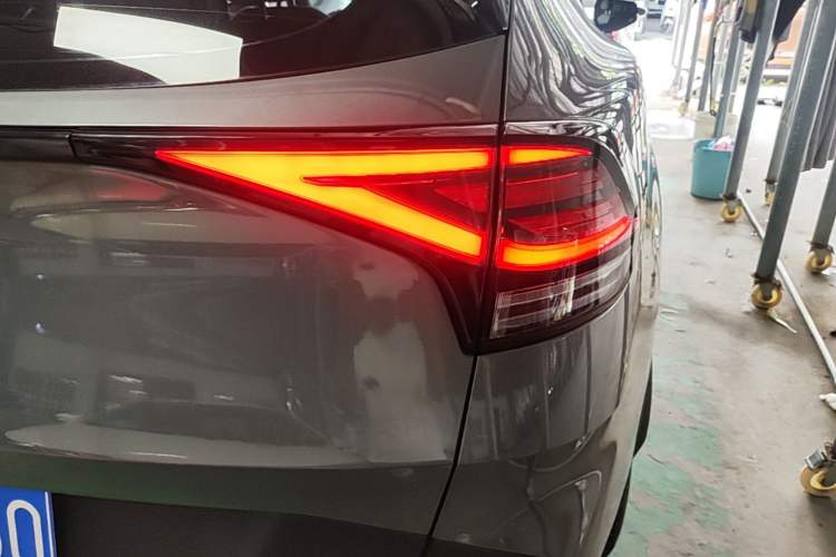 Used Kia Sportage (Chinese Domestic Model) 2023 1.5T Two-Wheel Drive Prestige Edition Right Rear Taillight