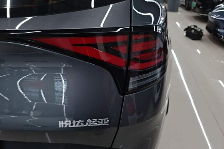 Used Kia Sportage (Chinese Domestic Model) 2023 1.5T Two-Wheel Drive Prestige Edition Right Rear Taillight