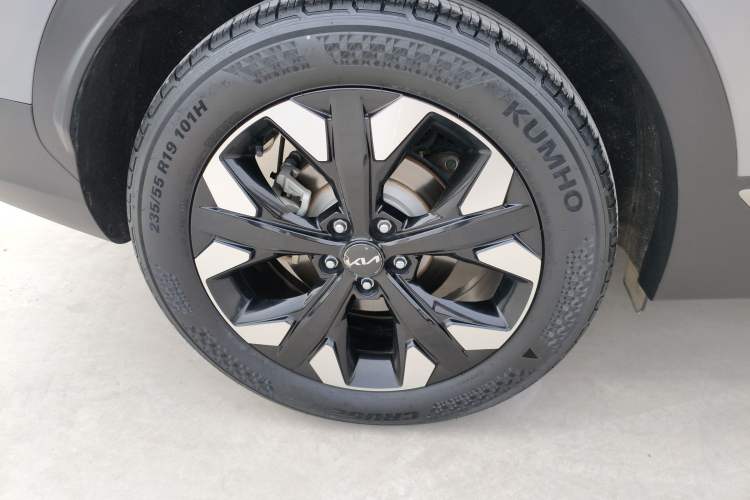 Used Kia Sportage (Chinese Domestic Model) 2023 2.0T Two-Wheel Drive Flagship Edition Right Rear Wheel Hub