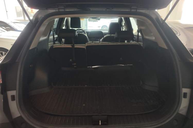 Used Kia Sportage (Chinese Domestic Model) 2023 2.0L HEV Two-Wheel Drive Prestige Edition Trunk