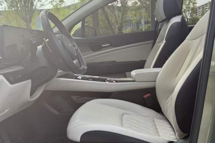 Used Kia Sportage (Chinese Domestic Model) 2023 2.0L HEV Two-Wheel Drive Flagship Edition Interior 3