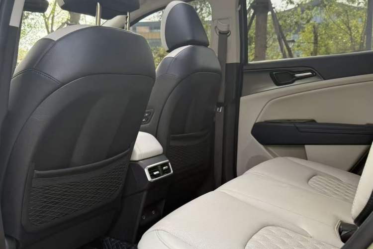 Used Kia Sportage (Chinese Domestic Model) 2023 2.0L HEV Two-Wheel Drive Flagship Edition Interior 4
