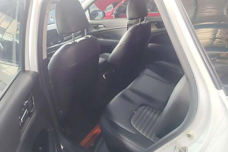 Used Kia Sportage (Chinese Domestic Model) 2023 2.0T Two-Wheel-Drive Prestige Edition Left Rear Seat