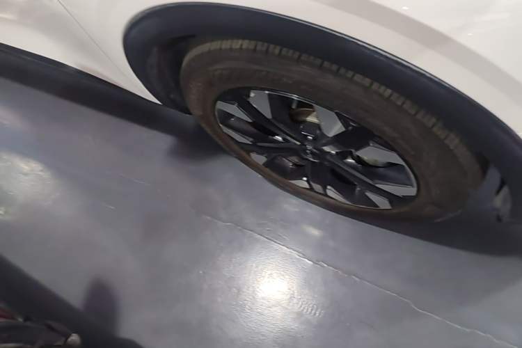 Used Kia Sportage (Chinese Domestic Model) 2023 2.0T Two-Wheel-Drive Prestige Edition Right Front Wheel Hub