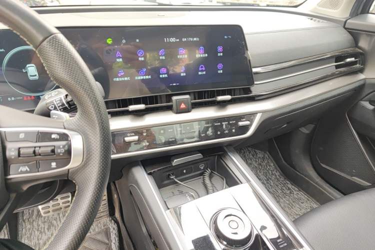Used Kia Sportage (Chinese Domestic Model) 2023 2.0T Two-Wheel-Drive Prestige Edition Audio And AC Panel