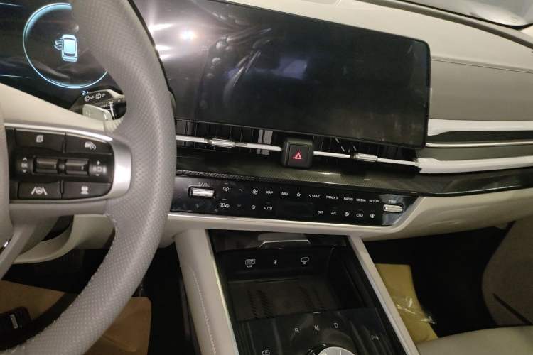 Used Kia Sportage (Chinese Domestic Model) 2023 1.5T Two-Wheel Drive Prestige Edition Audio And AC Panel