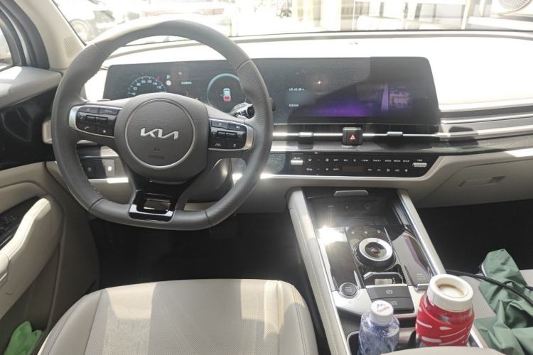 Used Kia Sportage (Chinese Domestic Model) 2023 1.5T Two-Wheel Drive Prestige Edition Center Console