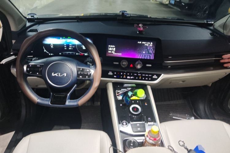 Used Kia Sportage (Chinese Domestic Model) 2023 2.0L HEV Two-Wheel Drive Prestige Edition Center Console