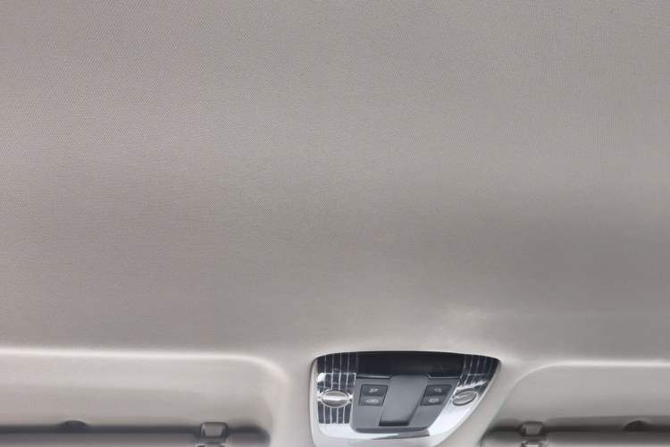 Used Kia Sportage (Chinese Domestic Model) 2023 2.0T Two-Wheel Drive Luxury Edition Headliner