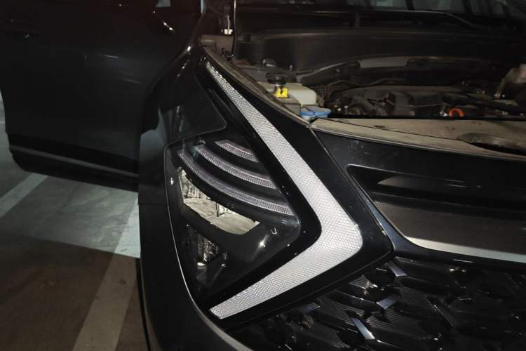 Used Kia Sportage (Chinese Domestic Model) 2023 1.5T Two-Wheel Drive Prestige Edition Right Front Headlight