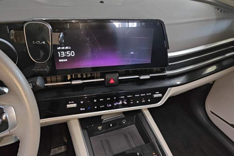 Used Kia Sportage (Chinese Domestic Model) 2023 1.5T Two-Wheel Drive Prestige Edition Audio And AC Panel