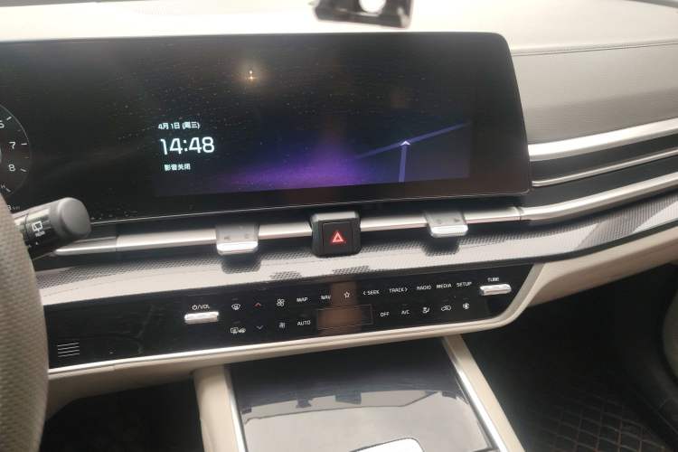 Used Kia Sportage (Chinese Domestic Model) 2023 1.5T Two-Wheel Drive Prestige Edition Audio And AC Panel