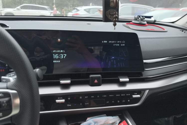 Used Kia Sportage (Chinese Domestic Model) 2023 2.0T Two-Wheel-Drive Prestige Edition Audio And AC Panel