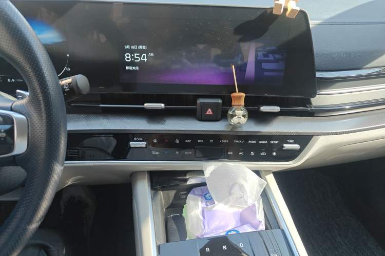 Used Kia Sportage (Chinese Domestic Model) 2023 2.0L HEV Two-Wheel Drive Prestige Edition Audio And AC Panel