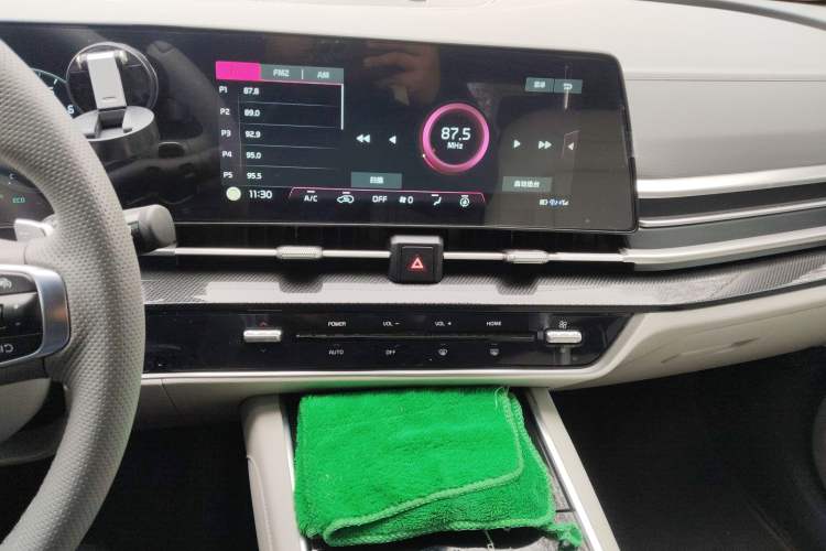 Used Kia Sportage (Chinese Domestic Model) 2023 1.5T Two-Wheel Drive Luxury Edition Audio And AC Panel