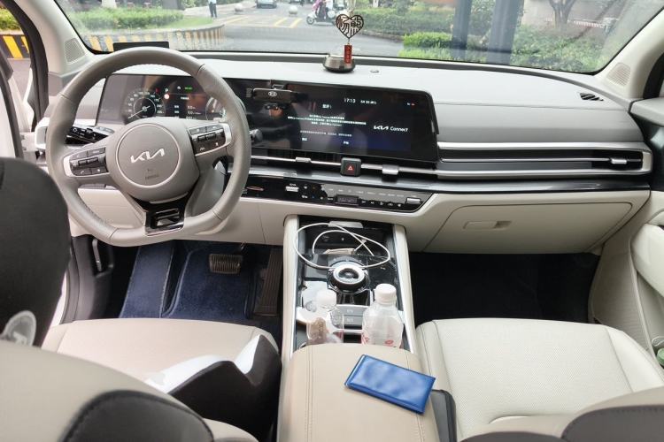 Used Kia Sportage (Chinese Domestic Model) 2023 1.5T Two-Wheel Drive Prestige Edition Center Console