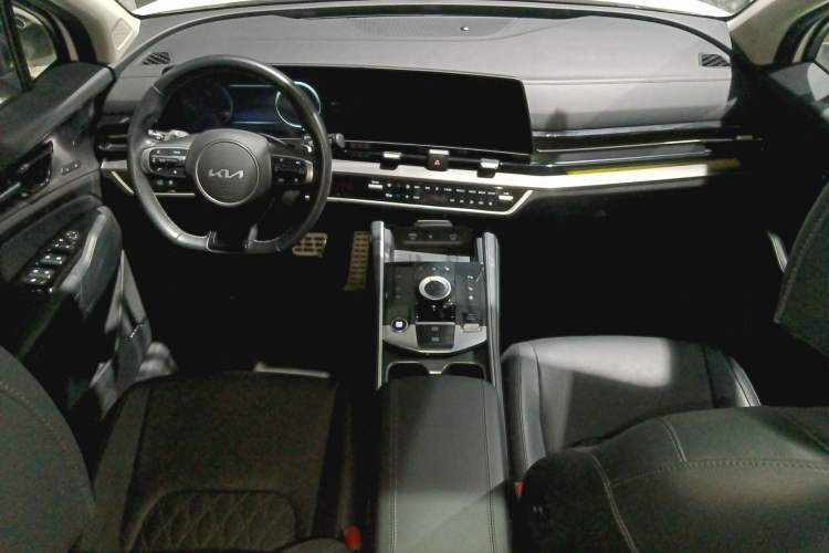 Used Kia Sportage (Chinese Domestic Model) 2023 2.0T Two-Wheel Drive Flagship Edition Center Console