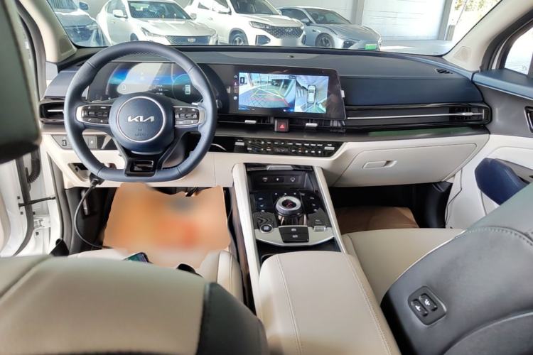Used Kia Sportage (Chinese Domestic Model) 2023 2.0L HEV Two-Wheel Drive Flagship Edition Center Console