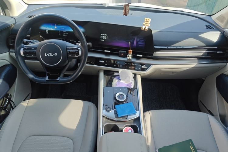 Used Kia Sportage (Chinese Domestic Model) 2023 2.0L HEV Two-Wheel Drive Prestige Edition Center Console
