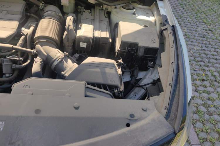 Used Kia Sportage (Chinese Domestic Model) 2023 2.0T Two-Wheel-Drive Prestige Edition Engine Bay Left