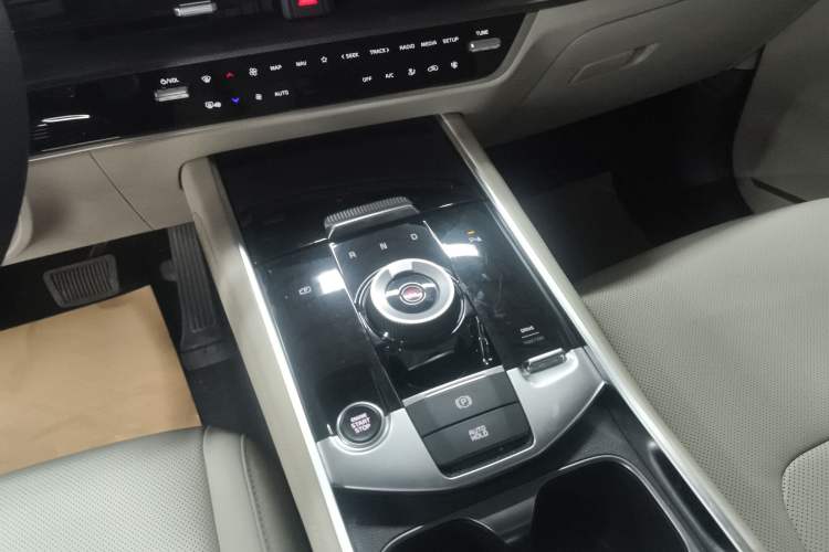 Used Kia Sportage (Chinese Domestic Model) 2023 2.0L HEV Two-Wheel Drive Prestige Edition Gear Lever