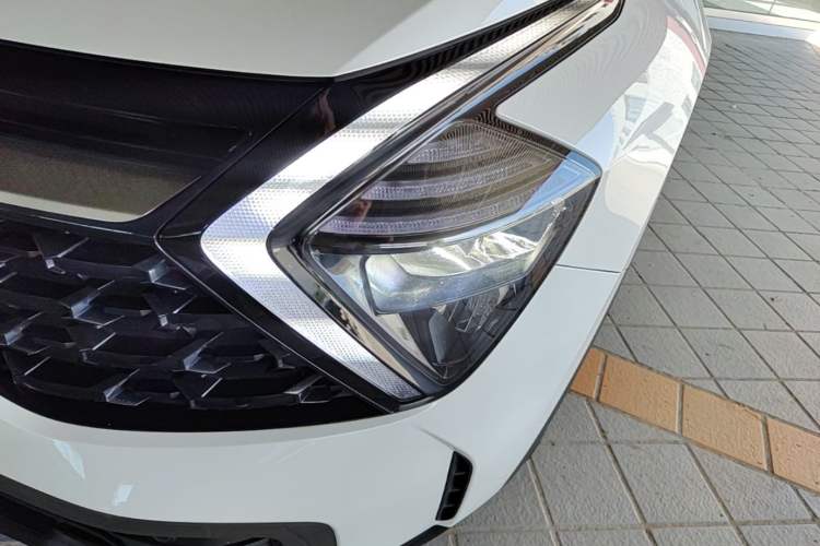 Used Kia Sportage (Chinese Domestic Model) 2023 2.0L HEV Two-Wheel Drive Flagship Edition Left Front Headlight