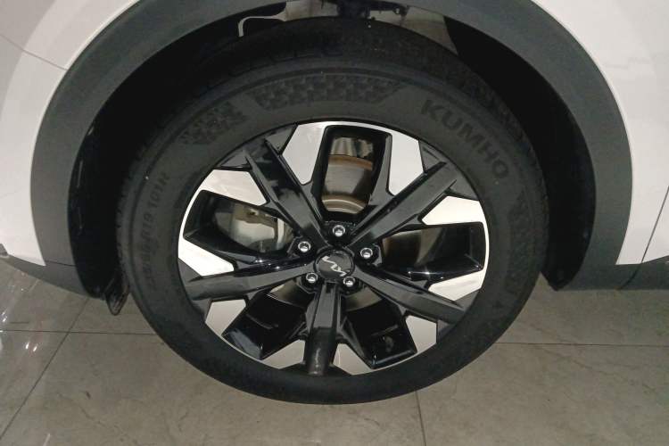 Used Kia Sportage (Chinese Domestic Model) 2023 2.0T Two-Wheel Drive Flagship Edition Left Front Wheel Hub