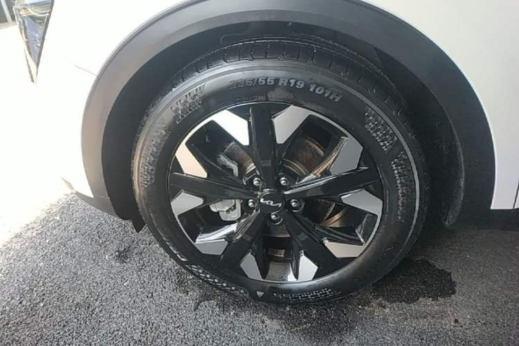 Used Kia Sportage (Chinese Domestic Model) 2023 2.0T Two-Wheel-Drive Prestige Edition Left Front Wheel Hub
