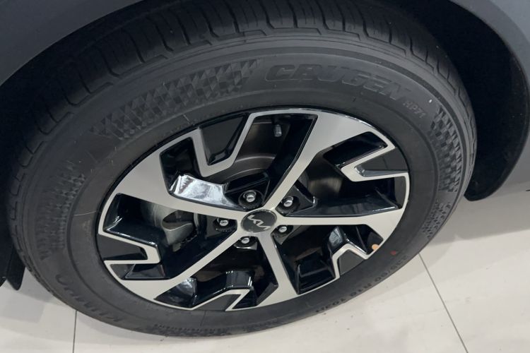 Used Kia Sportage (Chinese Domestic Model) 2023 2.0L HEV Two-Wheel Drive Prestige Edition Left Front Wheel Hub