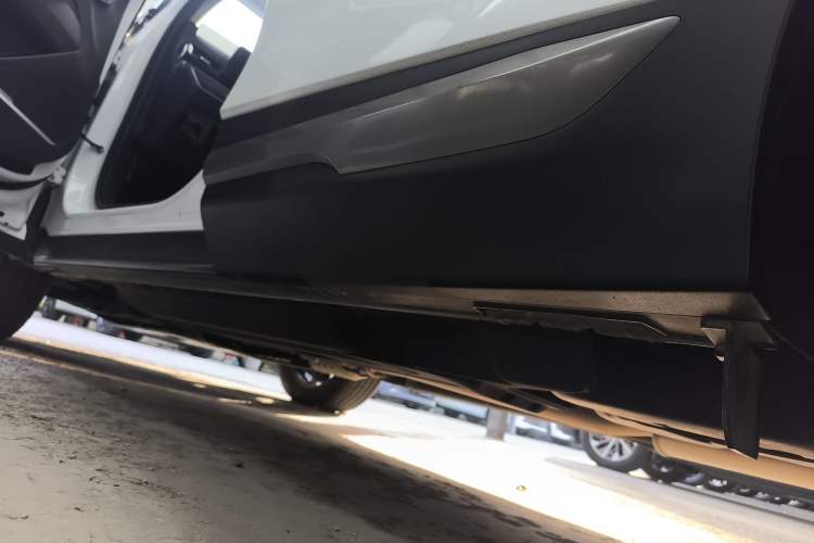 Used Kia Sportage (Chinese Domestic Model) 2023 2.0T Two-Wheel-Drive Prestige Edition Left Side Sill