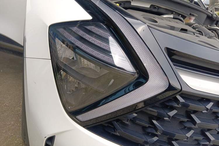 Used Kia Sportage (Chinese Domestic Model) 2023 2.0T Two-Wheel-Drive Prestige Edition Right Front Headlight