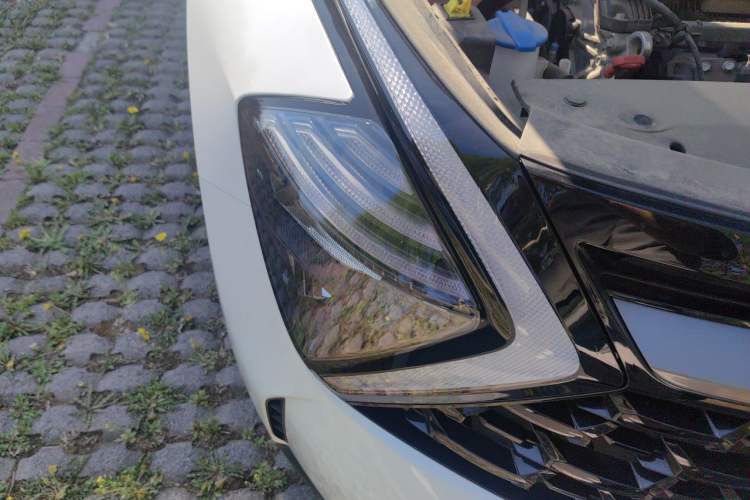 Used Kia Sportage (Chinese Domestic Model) 2023 2.0T Two-Wheel-Drive Prestige Edition Right Front Headlight