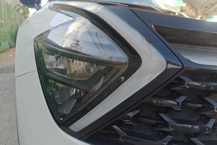 Used Kia Sportage (Chinese Domestic Model) 2023 2.0L HEV Two-Wheel Drive Prestige Edition Right Front Headlight