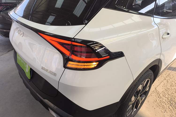 Used Kia Sportage (Chinese Domestic Model) 2023 2.0T Two-Wheel-Drive Prestige Edition Right Rear Taillight