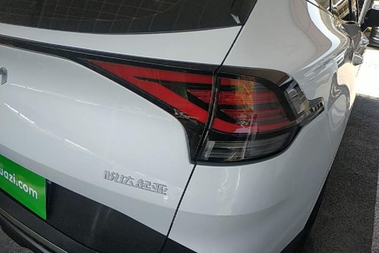 Used Kia Sportage (Chinese Domestic Model) 2023 2.0T Two-Wheel-Drive Prestige Edition Right Rear Taillight