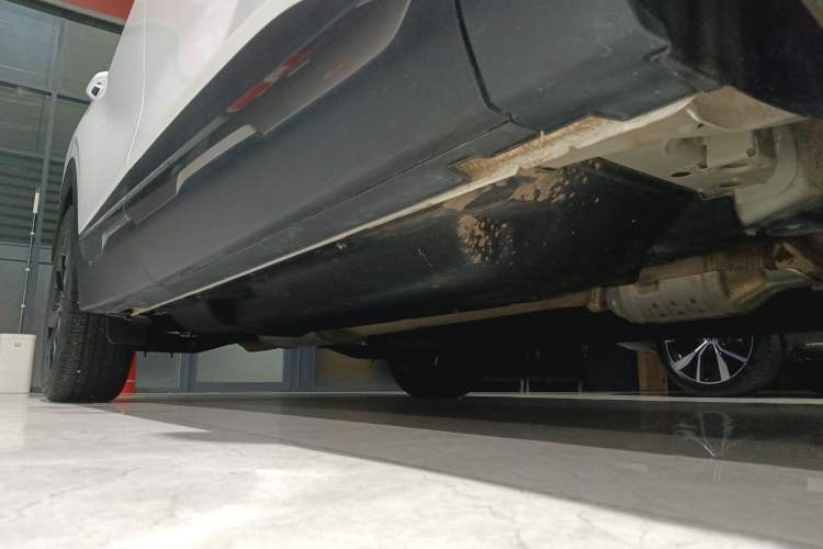 Used Kia Sportage (Chinese Domestic Model) 2023 2.0T Two-Wheel Drive Flagship Edition Right Side Sill