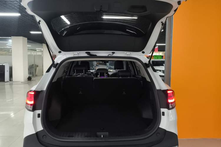 Used Kia Sportage (Chinese Domestic Model) 2023 2.0L HEV Two-Wheel Drive Prestige Edition Trunk