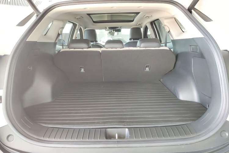 Used Kia Sportage (Chinese Domestic Model) 2023 2.0L HEV Two-Wheel Drive Flagship Edition Trunk