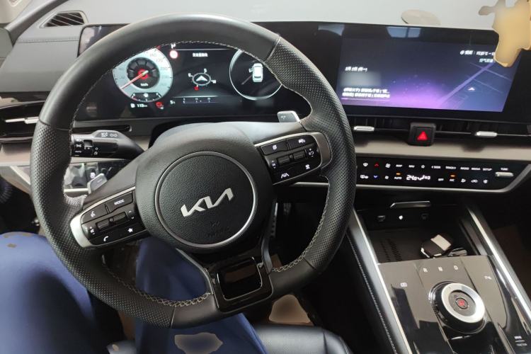 Used Kia Sportage (Chinese Domestic Model) 2025 2.0T Two-Wheel-Drive Prestige Edition Center Console