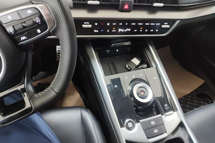Used Kia Sportage (Chinese Domestic Model) 2025 2.0T Two-Wheel-Drive Prestige Edition Gear Lever