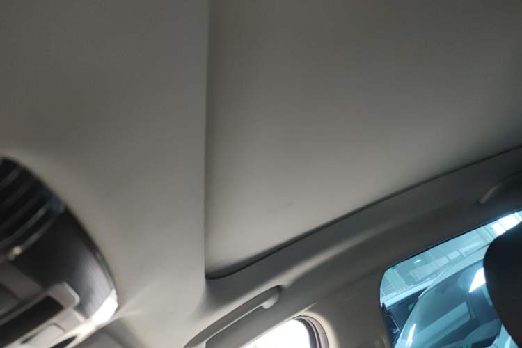 Used Kia Sportage (Chinese Domestic Model) 2025 2.0T Two-Wheel-Drive Prestige Edition Headliner
