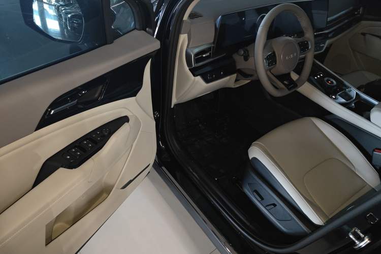 Used Kia Sportage (Chinese Domestic Model) 2025 1.5T Two-Wheel Drive Prestige Smart Enjoyment Version Interior 3