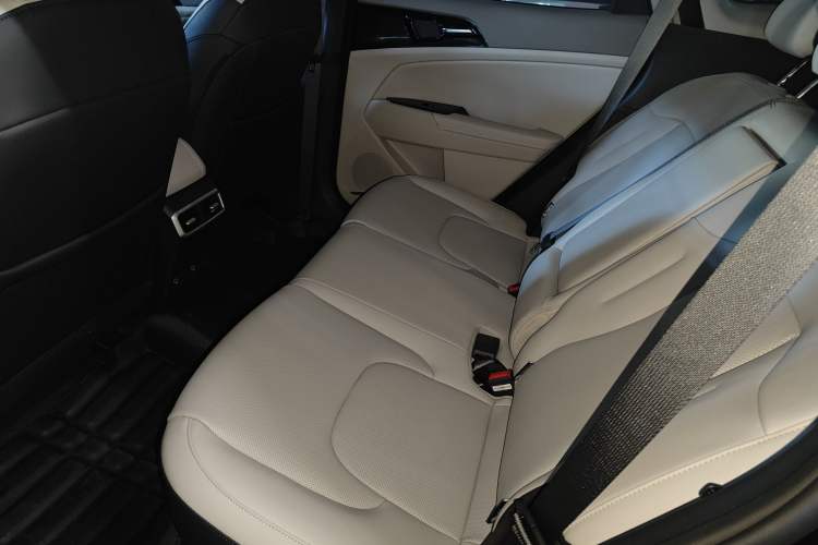 Used Kia Sportage (Chinese Domestic Model) 2025 1.5T Two-Wheel Drive Prestige Smart Enjoyment Version Interior 4