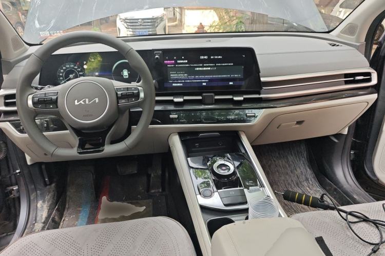 Used Kia Sportage (Chinese Domestic Model) 2025 1.5T Two-Wheel Drive Prestige Smart Enjoyment Version Center Console