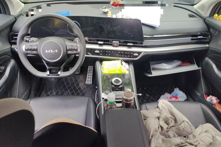 Used Kia Sportage (Chinese Domestic Model) 2025 2.0T Two-Wheel Drive Prestige Smart Edition Center Console